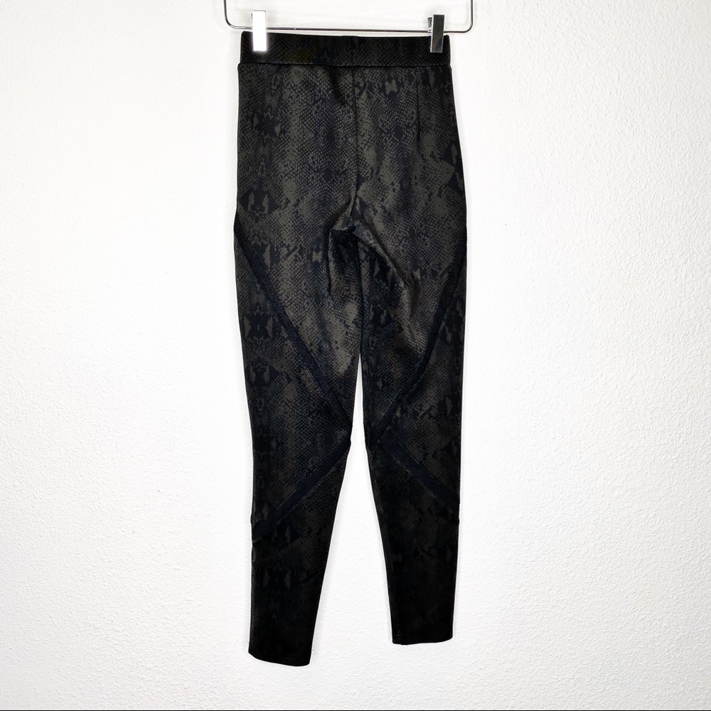 Rock & Republic Snake Print Leggings - Picture 4 of 5